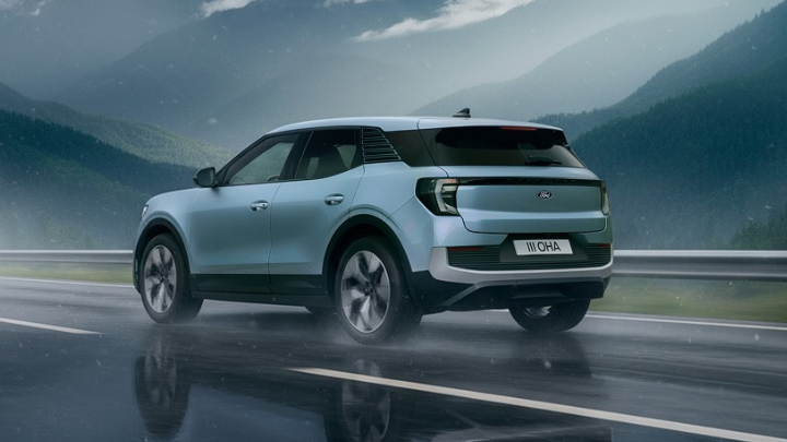 Rear of a Ford Explorer driving in the rain