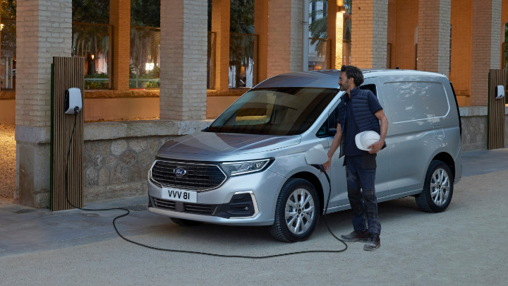 Front Transit Connect in Silver Plugged In