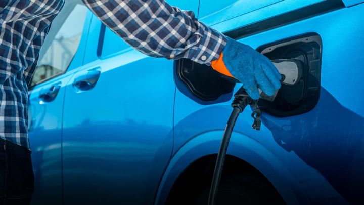 Man holding charger on Ford E- Transite Courier