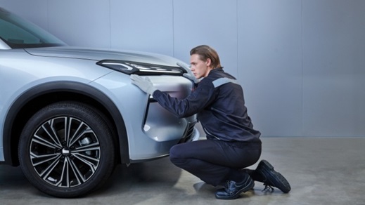 Technician Inspecting Geely EX5