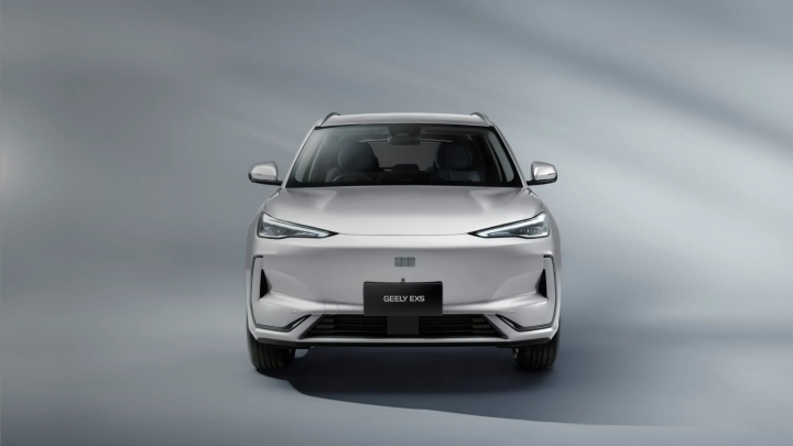 White Geely EX5 Static in Studio