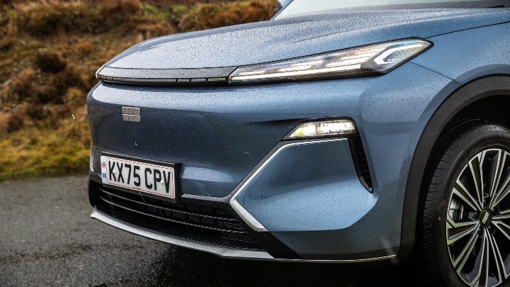 Blue Geely Starray EM-i Exterior Front Close-Up