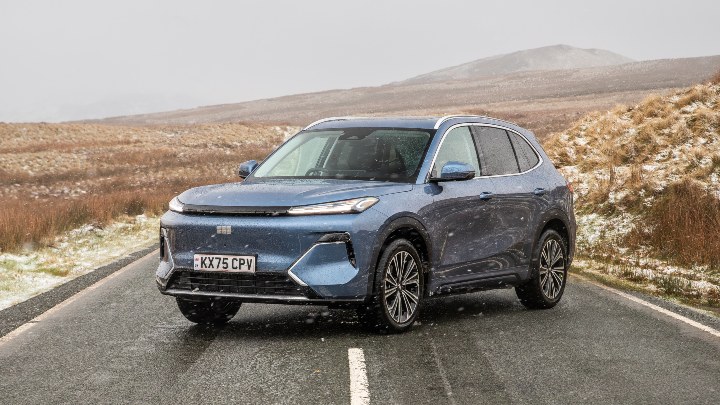 Blue Geely Starray EM-i Exterior Front Static