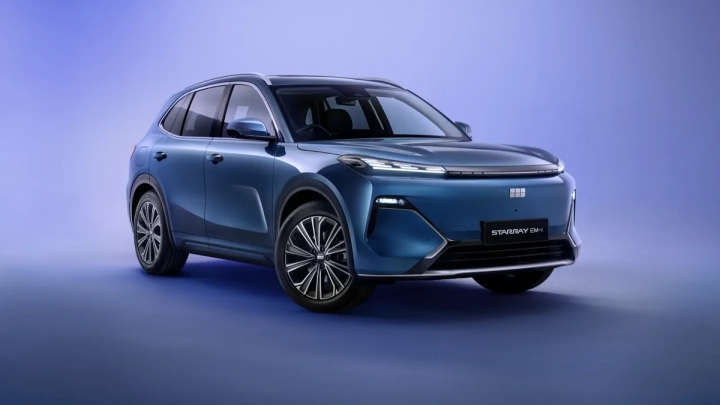 Geely Starray EM-i Exterior Front Static in Studio