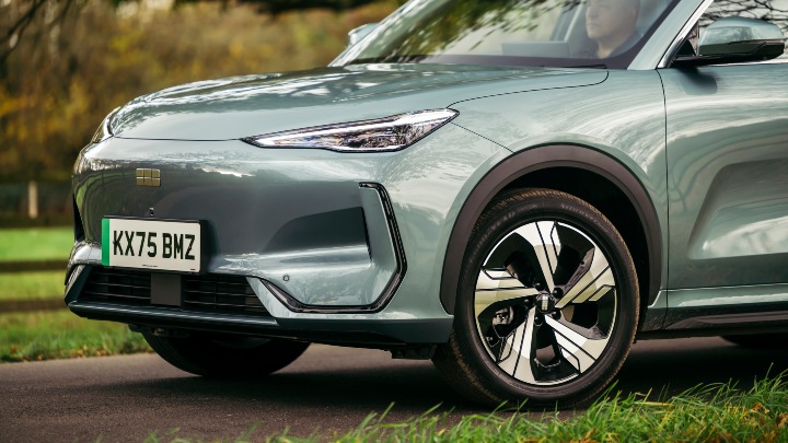 Geely EX5 Green front close up