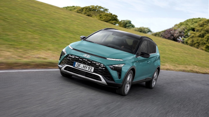 Green Hyundai Bayon drivign front right