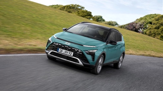 Green Hyundai Bayon drivign front right