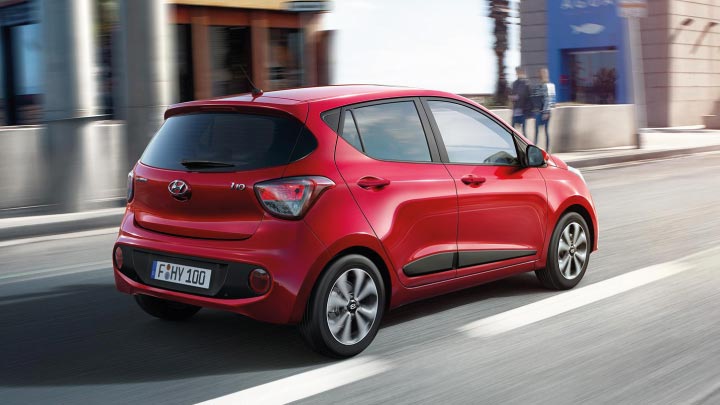 Hyundai i10 in red