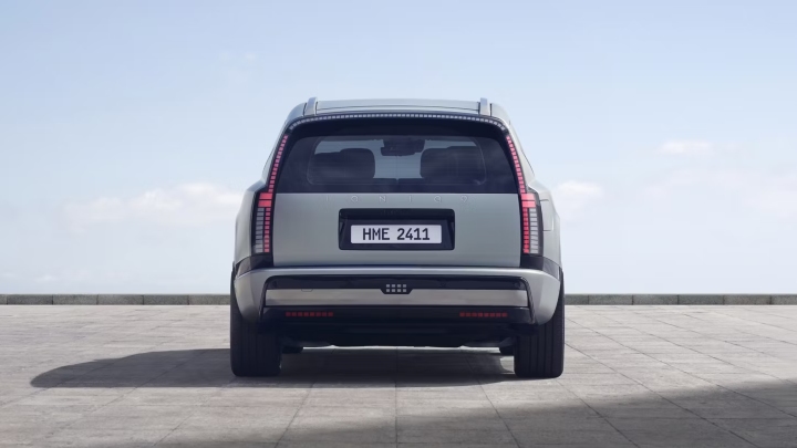 Silver Hyundai IONIQ 9 Exterior Rear Static