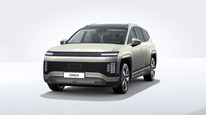Green Hyundai IONIQ 9 Ultimate Exterior Front in Studio