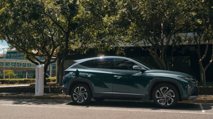 Hyundai Tucson Charging Parked