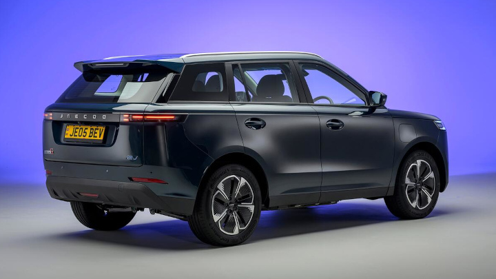 Black JAECOO 5 BEV Rear Studio Shot