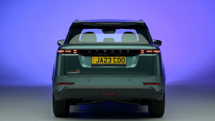 Green JAECOO 5 Petrol Rear Studio Image