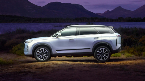 JAECOO 7 Side Profile Lit Up At Night