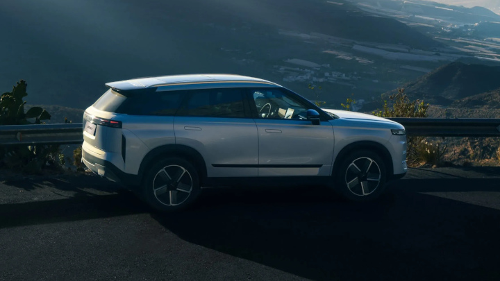 JAECOO 7 Petrol Side Profile