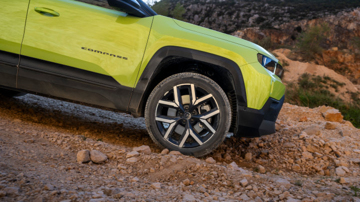 new jeep compass offroad driving