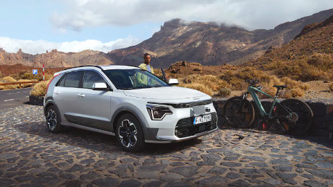 White Kia Niro EV Exterior Front Static Countryside