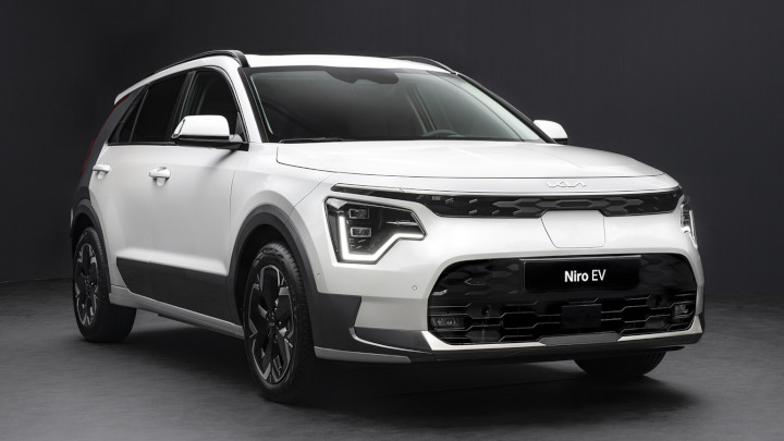 White Kia Niro EV Exterior Front Static