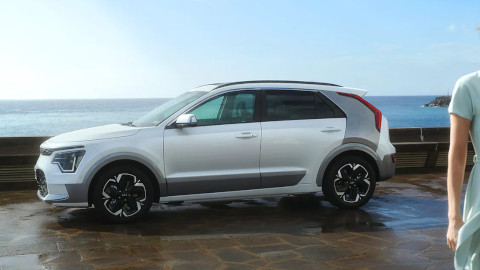 White Kia Niro EV Exterior Side Static