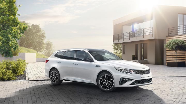 Kia Optima in white