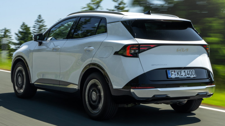 Kia Sportage Petrol Driving Rear Angle in White
