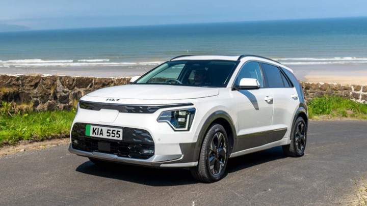 Kia Niro Driving White