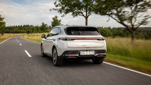 Leapmotor B05 silver driving rear