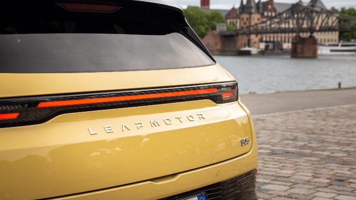 Leapmotor B05 yellow close up rear
