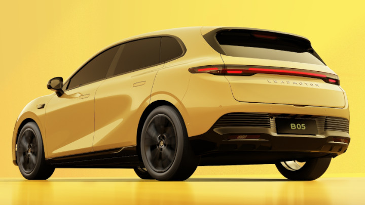 Leapmotor B05 Lifestyle Rear in Yellow