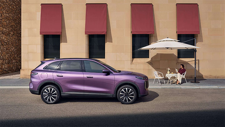 Purple LEPAS L8 Exterior Side Static Next to Parasol