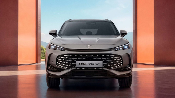 MG HS Hybrid + Front Angle