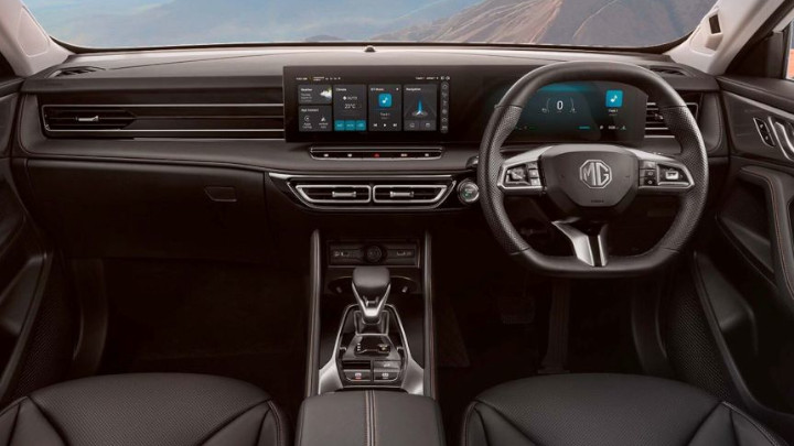 MG HS Hybrid + Interior