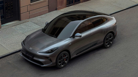 Silver MG IM6 Exterior Front