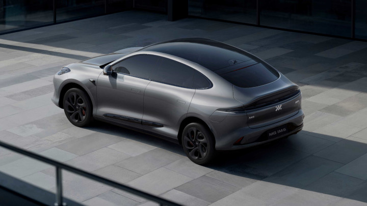 Silver MG IM6 Exterior Side