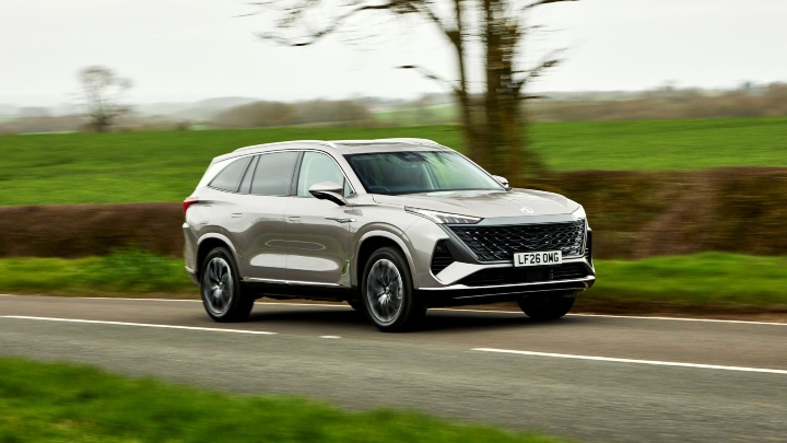 MG S9 PHEV driving front left