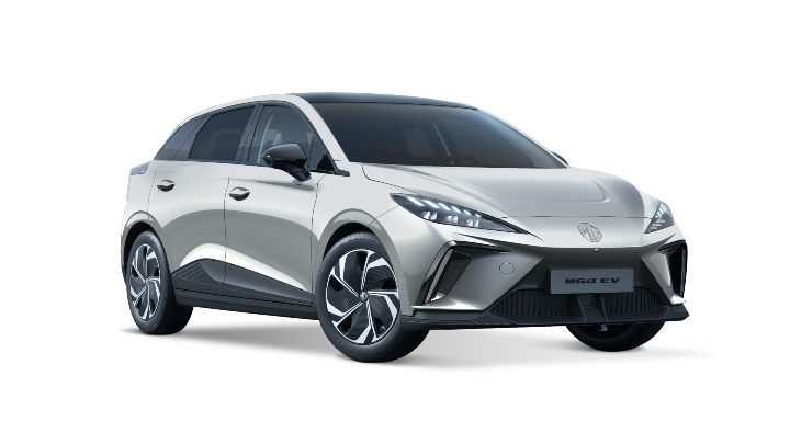 White MG4 EV Premium Extended Range Exterior Front Studio