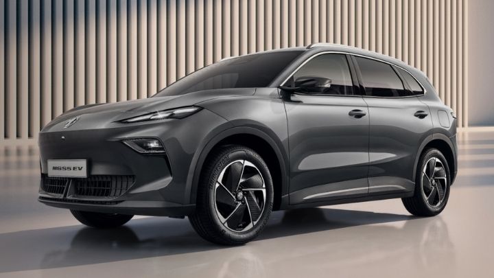 MGS5 EV parked in front of a modern looking wall