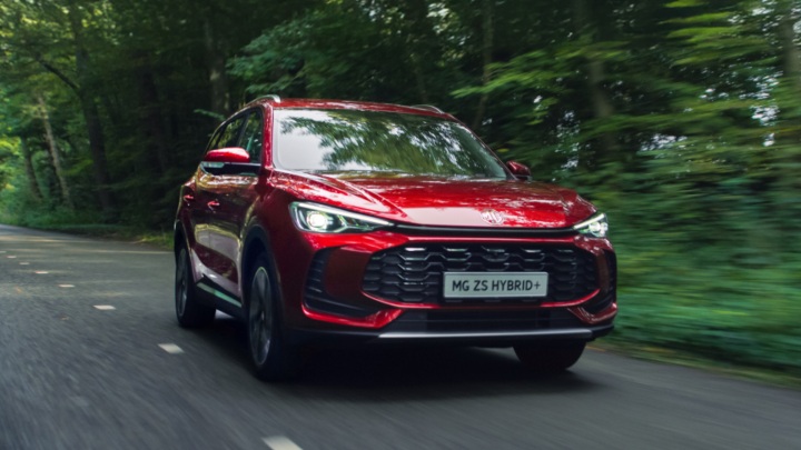 MG ZS Hybrid+ Exterior Front Driving in Forest Area