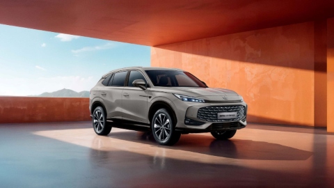 Silver MG HS Exterior Front Static