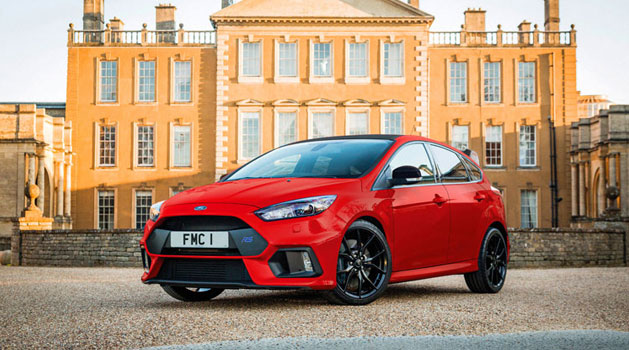 Red Ford Focus RS