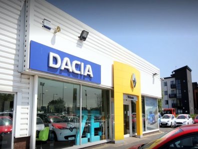 Exterior Renault Dealership