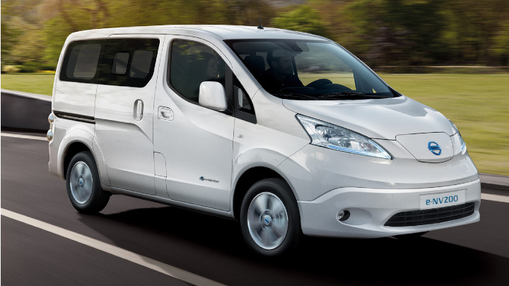 Nissan e-NV200 Combi Driving