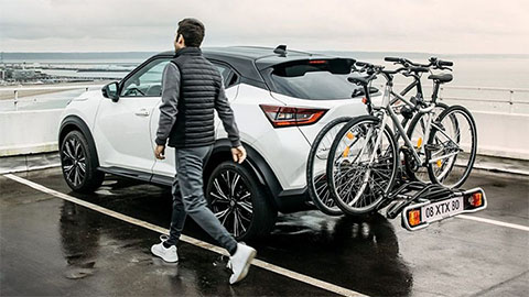 Nissan Juke fitted with bike rack and bicycles