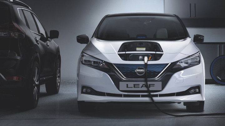 Nissan LEAF charging