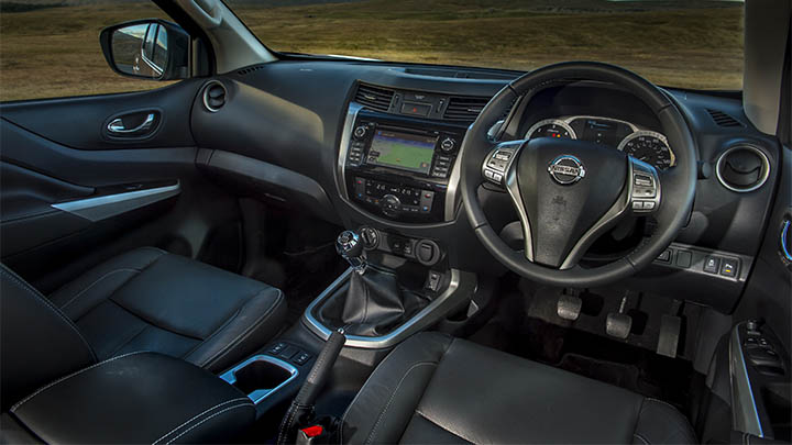 nissan navara interior