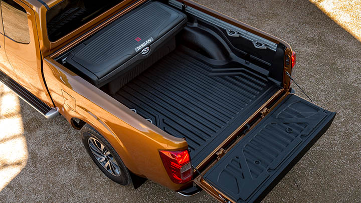 nissan navara loading bay