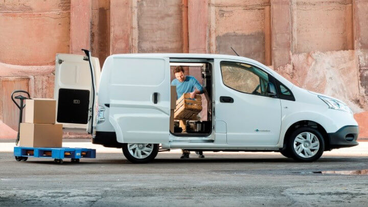 Nissan E-NV200 Loading