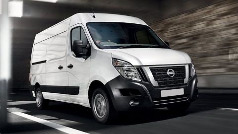 Nissan Interstar, driving