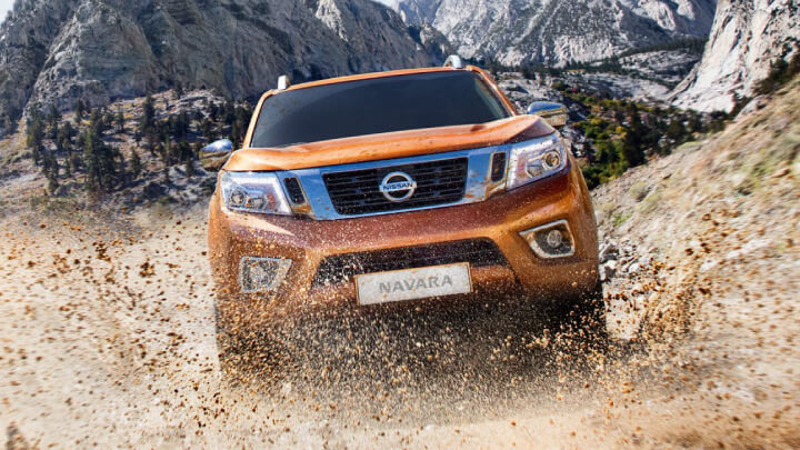 Nissan Navara in orange