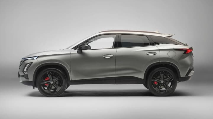 OMODA 5 Side Angle Lifestyle